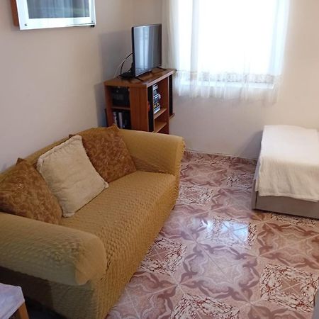 Gogo'S Sea Side Apartment Sarandë Buitenkant foto